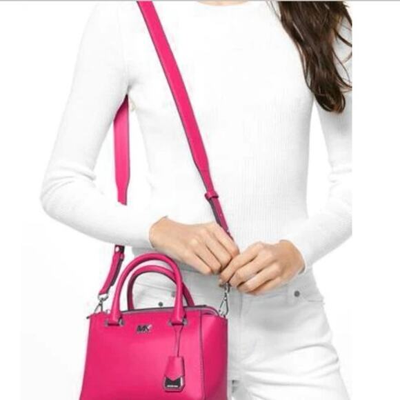 Michael Michael Kors NOLITA MINI MESSENGER excellent condition NWOT - Picture 2 of 15